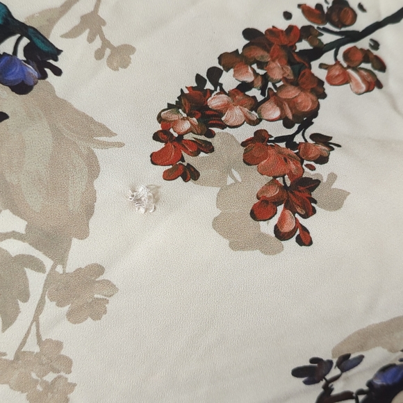 DONATING SOON! EXPRESS Keyhole Blouse - Picture 4 of 4